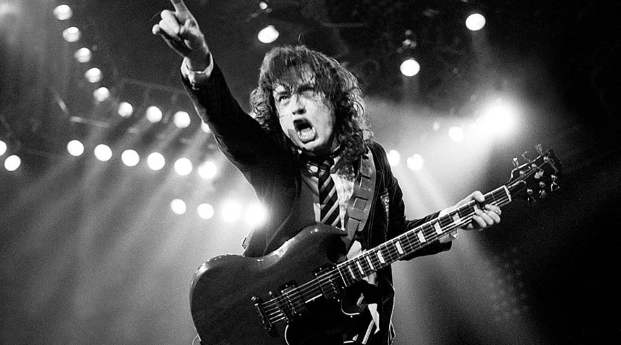 ویدیو - مصاحبه‌ی انگس یانگ از گروه AC/DC